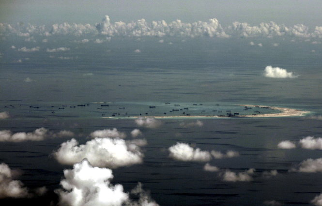 Một đảo nhân tạo Trung Quốc xây trái phép trên biển Đông - Ảnh: Reuters