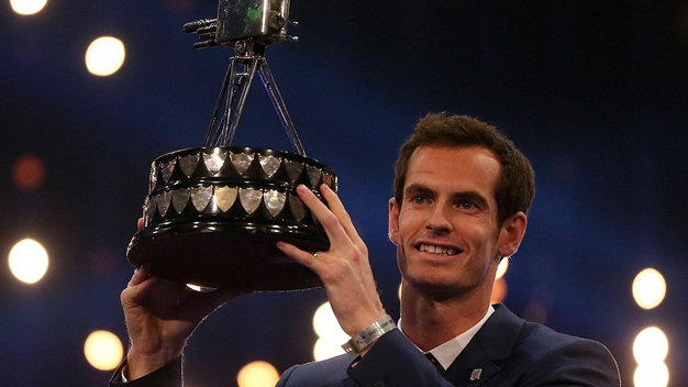 Andy Murray với danh hiệu Nhân vật thể thao 2015 của nước Anh - Ảnh: AP