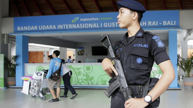 Indonesia đang tăng cường an ninh trước thềm Giáng sinh và năm mới sau khi phát hiện âm mưu đánh bom ở thủ đô dịp năm mới - Ảnh: AAP