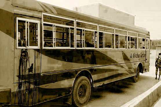 Chiếc xe buýt nơi hung thủ Saad Aziz xả súng khiến 44 người thiệt mạng hồi tháng 5 - Ảnh: Daily Pakistan
