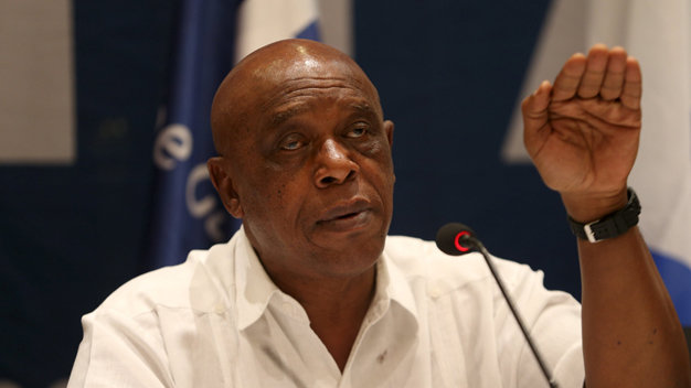 Ông Tokyo Sexwale - Ảnh: Reuters