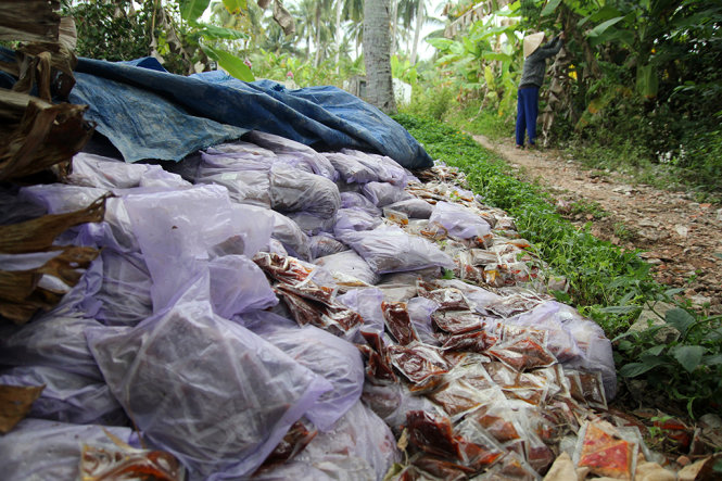 Trước thông tin một số người dân định lấy số gia vị này về làm phân bón, lãnh đạo phòng cảnh sát môi trường công an tỉnh Bến Tre cho biết số gia vị này đã được niêm phong để điều tra nên không thể để người dân tùy tiện lấy về.