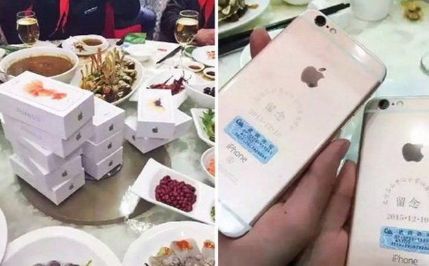 Những chiếc iPhone được đem tới buổi họp lớp - Ảnh:
