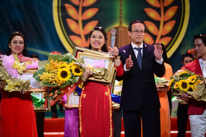 Thí sinh Nguyễn Thị Trường An đoạt huy chương vàng Giọng ca cải lương Bông lúa vàng tối 23-12 - Ảnh: Quang Định