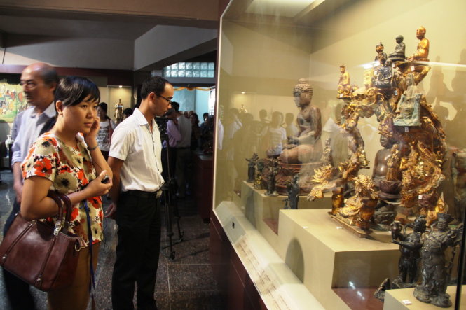 Đông đảo người dân, du khách tham quan Bảo tàng Văn hóa Phật giáo đầu tiên tại Việt Nam. Ảnh: PHAN THÀNH