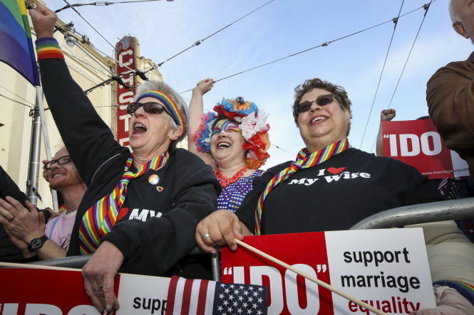 Ngày 27-6 (giờ VN), Tòa án Tối cao Mỹ ra phán quyết công nhận quyền tổ chức hôn nhân đồng tính trên khắp nước Mỹ.