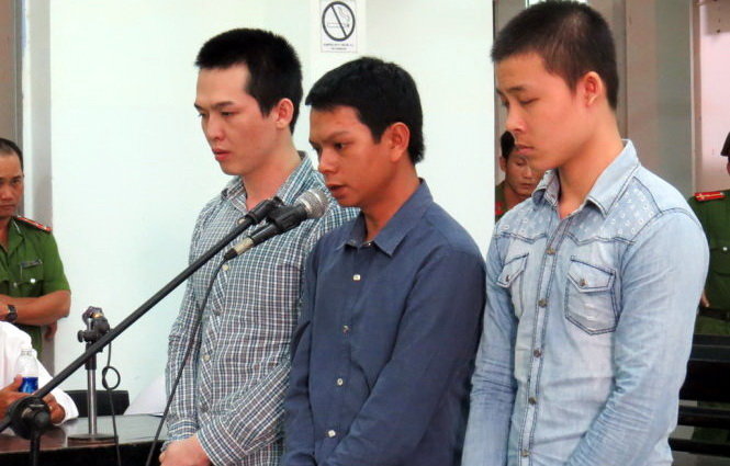 Các bị cáo Lê Tấn Khỏe, Lê Ngọc Tâm, Lê Minh Phát tại phiên tòa phúc thẩm tháng 3-2015