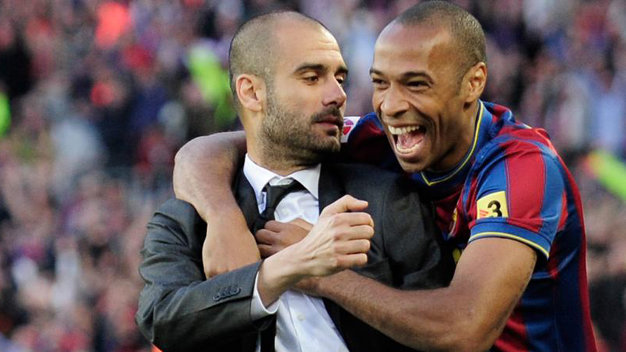 Thierry Henry (phải) và HLV Guardiola khi cùng làm việc tại Barcelona - Ảnh: Getty Images