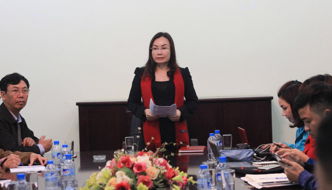 Bà Phạm Thu Xanh, giám đốc Sở Y tế TP. Hải Phòng thông tin cho báo chí liên quan đến việc hàng trăm công nhân nhập viện cấp cứu vì ngộ độc trong tối 28-12 - Ảnh: Tiến Thắng