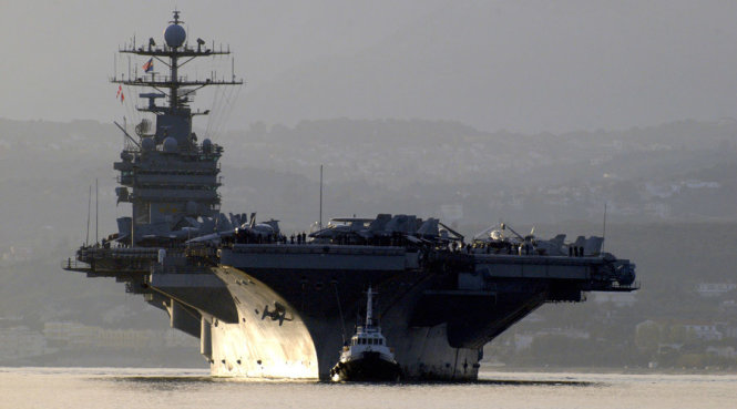Tàu sân bay Truman của Mỹ được điều đến vùng Vịnh để hỗ trợ đánh IS. Ảnh: Reuters