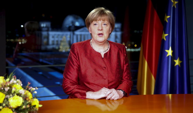 Thủ tướng Đức Angela Merkel đọc bài phát biểu nhân dịp năm mới - Ảnh: Reuters
