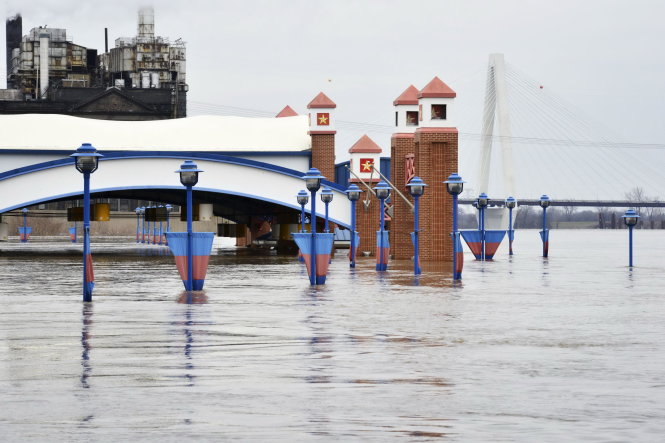 Thành phố St Louis ở bang Missouri của Mỹ ngập chìm trong nước - Ảnh: Reuters