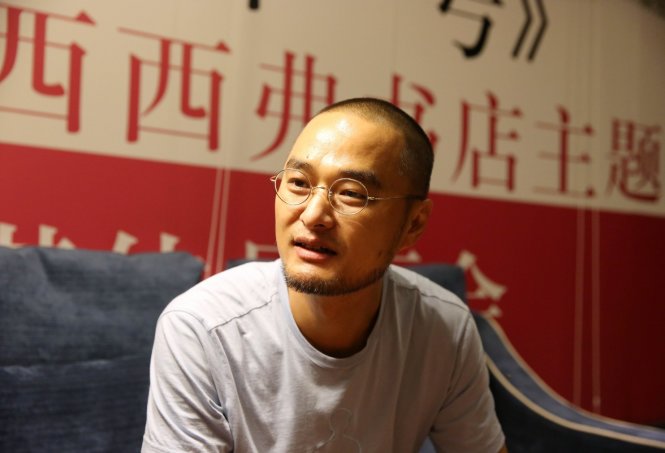 Nhà văn, dịch giả Trung Quốc Feng Tang tại một sự kiện giới thiệu sách của mình ở Hàng Châu, tỉnh Chiết Giang, Trung Quốc - Ảnh: AP
