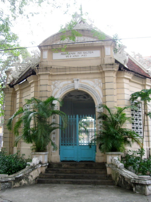 Nhà mồ Trương Vĩnh Ký, cửa hướng ra đường trần Bình Trọng. Ảnh Hồ Tường