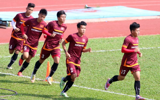 Thanh Hiền (2) tập trung đội tuyển U-23 VN trong bối cảnh phải lo cho tương lai của mình sau VCK U-23 châu Á 2016. Ảnh: N.K