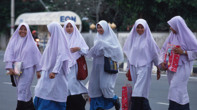 Một nhóm nữ sinh người Malaysia theo đạo Hồi - Ảnh: Mashable