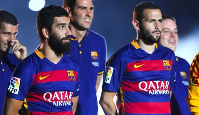 Turan (trái) và Vidal hứa hẹn sẽ mang đến làn gió mới cho Barca - Ảnh: Getty Images