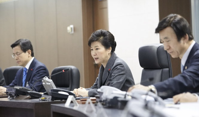 Tổng thống Hàn Quốc Park Geun Hye họp Hội đồng an ninh quốc gia sau khi có tin láng giềng thử hạt nhân - Ảnh: Reuters