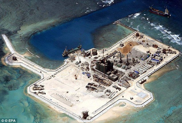 Đảo nhân tạo Trung Quốc xây trái phép ở Biển Đông - Ảnh: EPA