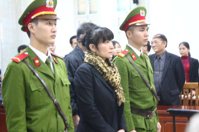 Nguyễn Thị Bích Lương, nguyên giám đốc Agribank Nam Hà Nội, nghe tuyên án - Ảnh T.L