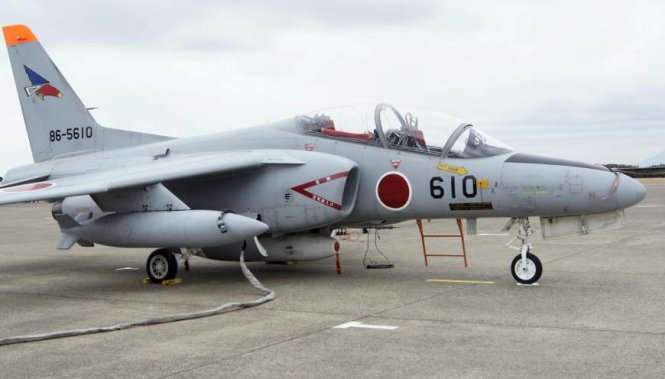 Một chiếc máy bay huấn luyện T4 của không quân Nhật Bản tại căn cứ không quân Hyakuri, tỉnh Ibaraki chuẩn bị cho chuyến bay thu thập mẫu bụi có thể chứa hạt phóng xạ sau vụ thử bom hạt nhân của CHDCND Triều Tiên - Ảnh: KYODO