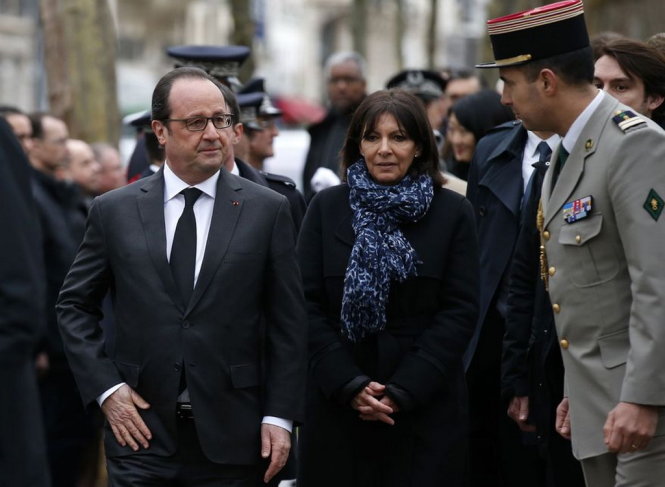 Tổng thống Pháp Francois Hollande (trái) - Ảnh: AP