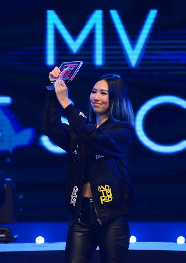 Min nhận giải Giải MV xuất sắc của năm với MV Yêu