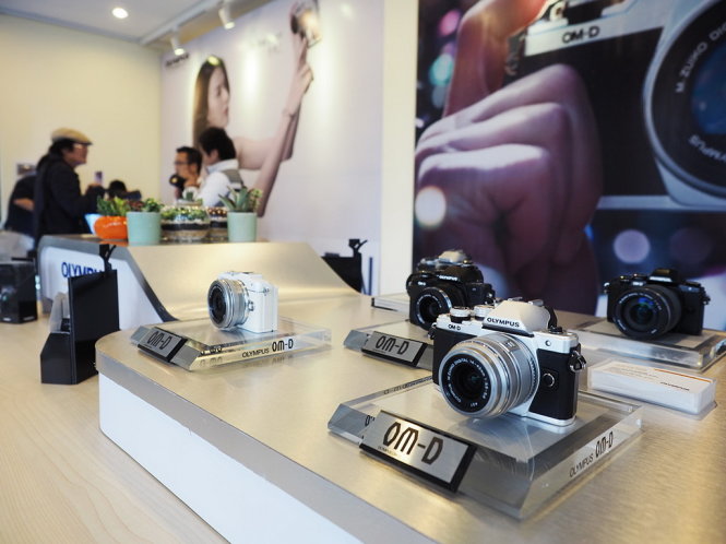 Các sản phẩm của Olympus được giới thiệu tại tuần lễ trải nghiệm máy ảnh Olympus tổ hức tại Hà Nội, sự kiện kéo dài từ ngày 9-1 đến 17-1 - Ảnh: Nhật Anh