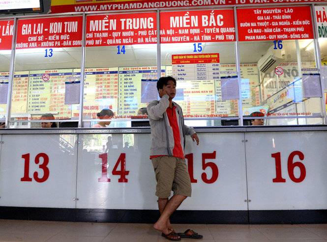 Các quầy bán vé xe tết tại bến xe Miền Đông vắng khách vào ngày 11-1 - Ảnh Hữu Khoa.