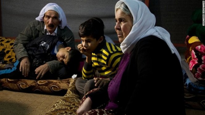 Nouri và em trai Saman sống cùng ông bà sau khi thoát khỏi vòng kiềm tỏa của IS - Ảnh: CNN
