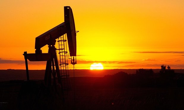 Morgan Stanley dự đoán giá dầu thô thế giới xuống còn 20 USD một thùng Ảnh: AFP