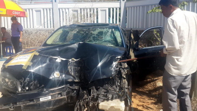 Xe BMW dúm dó sau tai nạn - Ảnh: Đông Hà