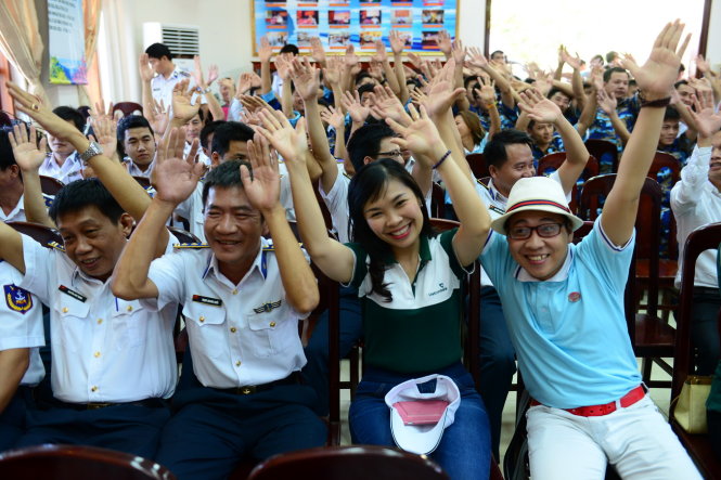Các chiến sĩ Vùng Cảnh sát biển 3, TP. Vũng Tàu tham gia ngày hội Mùa xuân biển đảo - Ảnh: Quang Định