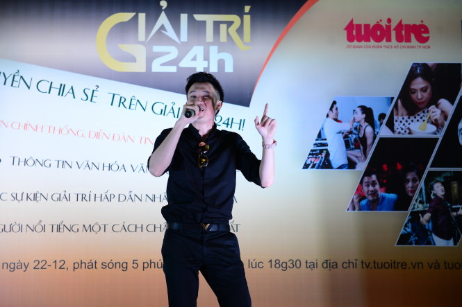 Ca sĩ Dương Triệu Vũ hát trong buổi ra mắt Giải trí 24h - 
Ảnh: Quang Định
