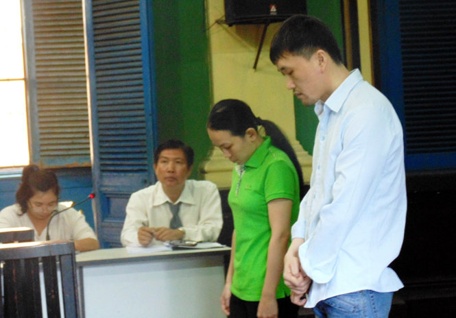Bị cáo Li Shi Min và Mai tại tòa - Ảnh: Tuyết Mai