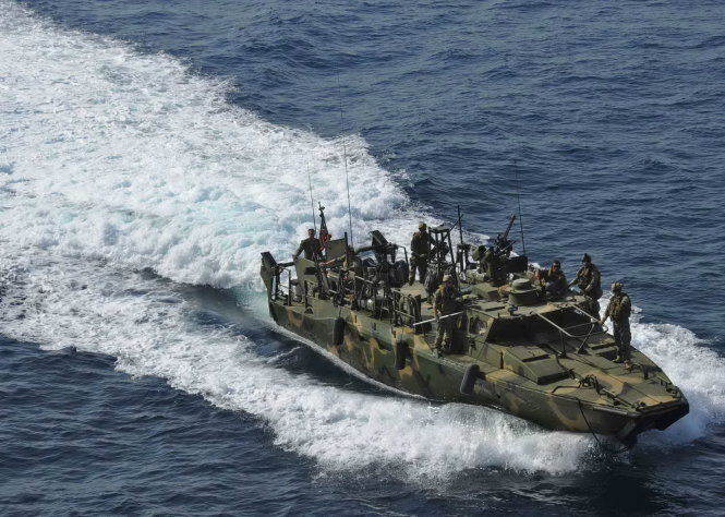 Một thuyền hải quân Mỹ hoạt động ở vùng Vịnh - Ảnh: Reuters