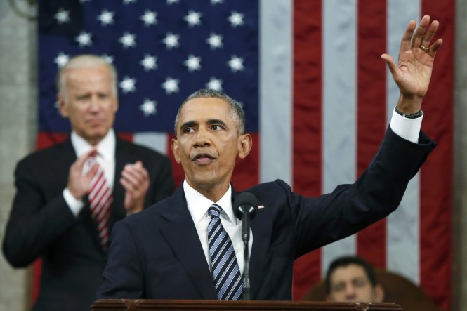 Tổng thống Barack Obama vẫy tay chào khi kết thúc bài diễn văn ngày 12-1 - Ảnh: Reuters
