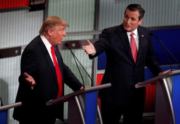 Tỷ phú Donald Trump và Thượng nghị sĩ Ted Cruz tranh cãi - Ảnh: Reuters