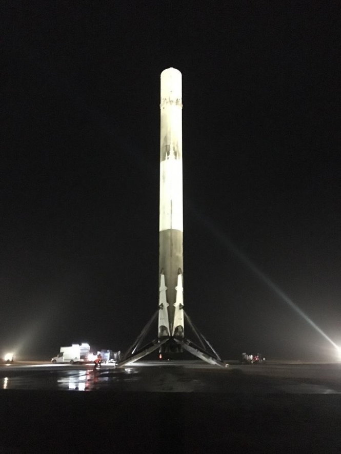 Tên lửa Falcon 9 tại căn cứ không quân Cape Canaveral ở Florida, Mỹ - Ảnh: AFP