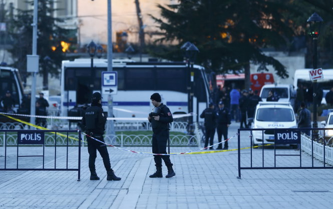 Cảnh sát Thổ Nhĩ Kỳ phong tỏa hiện trường vụ đánh bom do IS thực hiện ở Istanbul tuần trước - Ảnh: Reuters