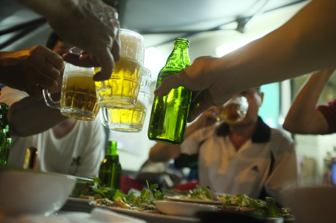 Rượu bia ảnh hưởng lớn đến sức khỏe, nhất là khi uống thường xuyên - Ảnh: Hoài Linh