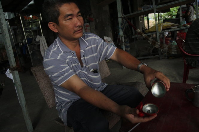 Bình chữa cháy ôtô của ông Thuận tự phát nổ, bung nắp - Ảnh: Thanh Tú