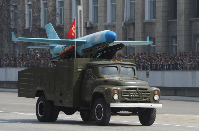 Một chiếc máy bay không người lái Triều Tiên ra mắt trong buổi diễu hành quân sự ngày 15-4-2012 - Ảnh: Sputnik