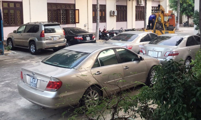 Toàn bộ xe ô tô sử dụng giấy tờ giả đang được tạm giữ tại cơ quan công an -  Ảnh: Khánh Quân