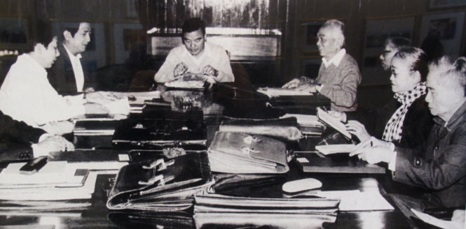 Các ủy viên trung ương họp tổ thảo luận chuẩn bị nội dung Đại hội VI, tháng 11-1986 - Ảnh tư liệu
