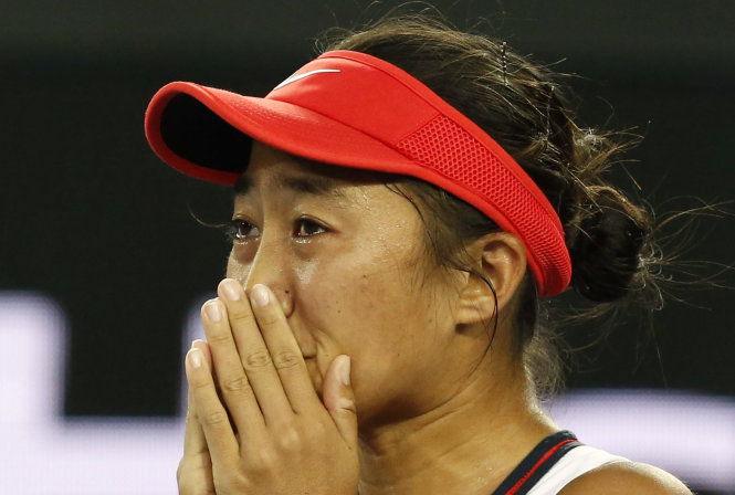 Zhang Shuai xúc động sau khi lập kỳ tích tại Giải Úc mở rộng 2016 - Ảnh: Reuters