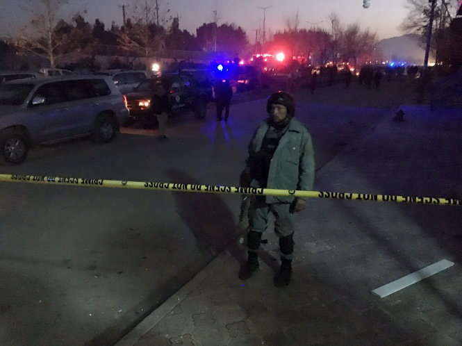 Cảnh sát Afghanistan phong tỏa hiện trường vụ đánh bom - Ảnh: Reuters