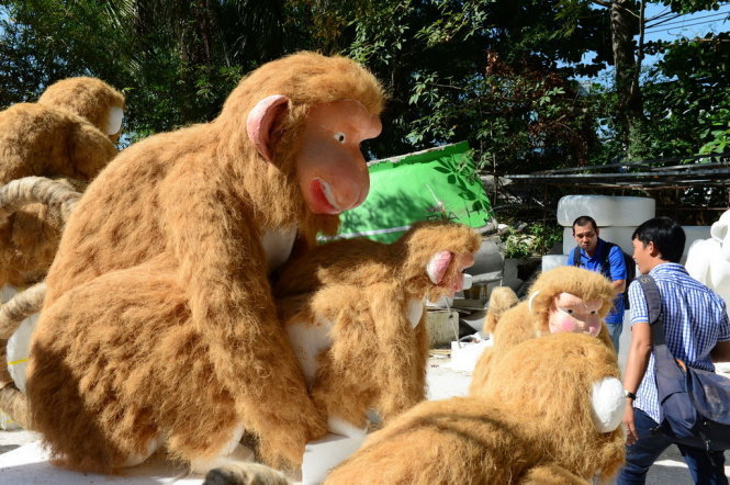 Những chú khỉ sẽ được trưng bày tại đường hoa Nguyễn Huệ vào tết Bính Thân 2016. Ảnh tư liệu.