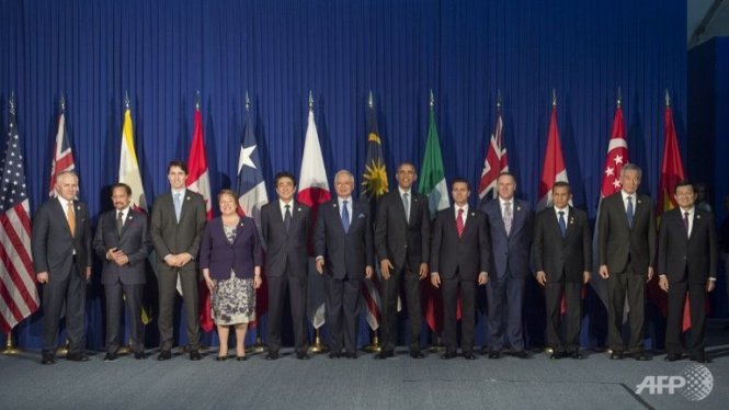 Lãnh đạo các nước tham gia TPP chụp ảnh chung bên lề hội nghị APEC tại Manila hồi 11-2015 - Ảnh: AFP