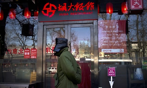 Một trong số các nhà hàng ở Bắc Kinh bị điều tra. Ảnh: The Guardian
